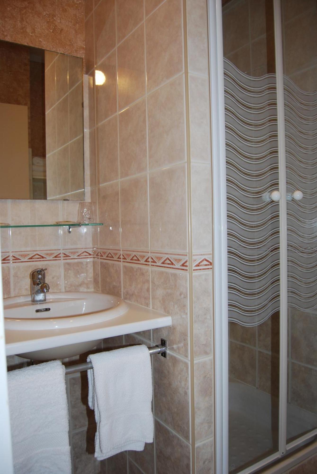 Le Bretagne - Hôtel Spa&Sauna Douarnenez Esterno foto